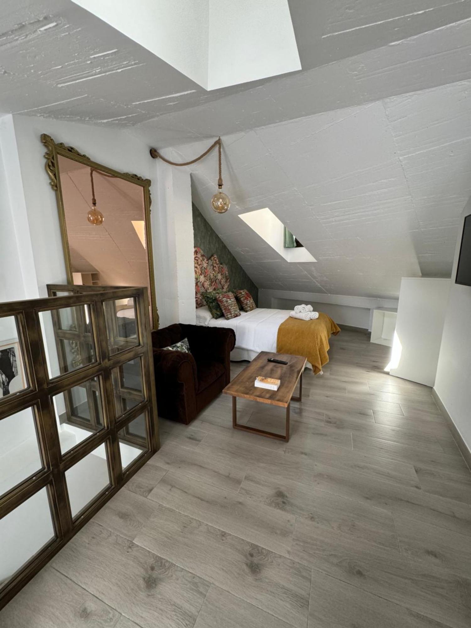 Gasthof Ateneo Cuenca Con Cocina En El Casco Historico 4*